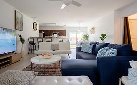 Art Deco Themed Vacation Home W Sauna, Huge Terrace, & Outdoor Bbq Kitchen